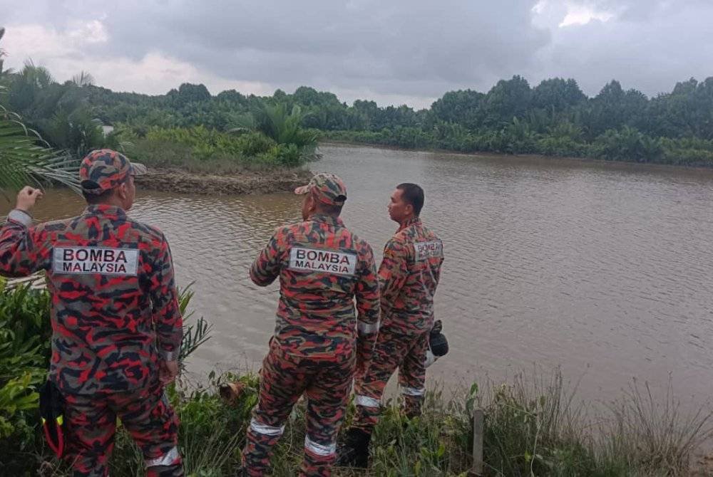 Pasukan bomba membuat pemeriksaan lokasi dan seterusnya melakukan operasi SAR di sungai tempat mangsa hilang disambar buaya.