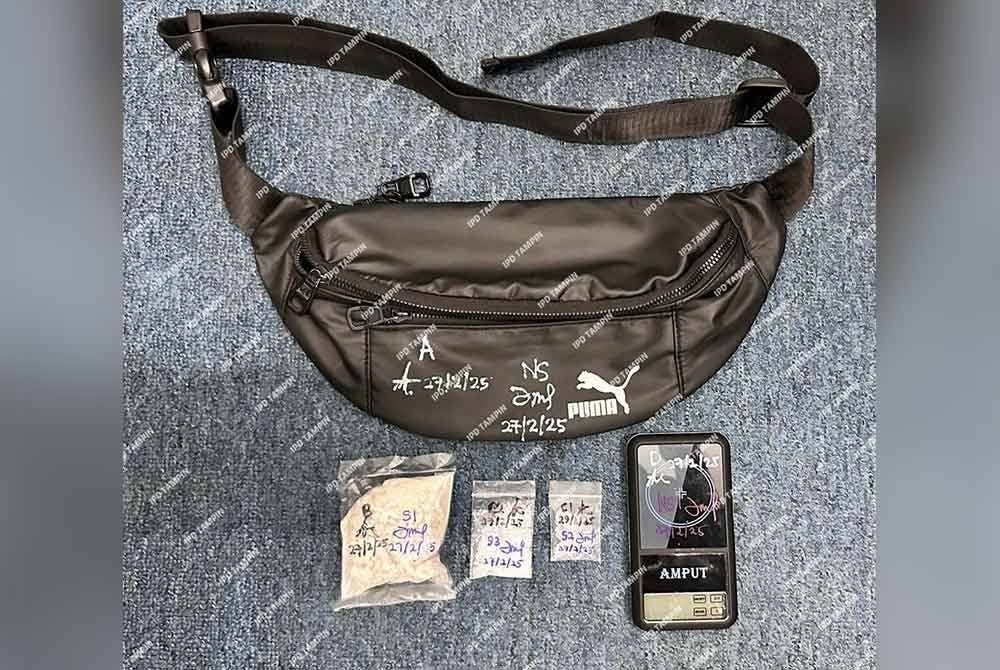 Barangan yang dirampas bersama suspek ketika ditahan di Jalan Felda Bukit Rokan, Gemencheh pada Khamis. - Foto: Polis