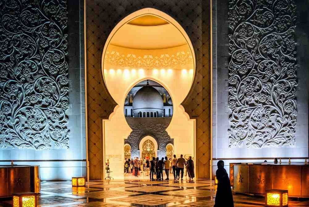 AMBIL peluang untuk menempatkan diri dalam lingkungan kehidupan yang dicintai oleh ALLAH SWT dengan sentiasa melakukan muhasabah diri supaya perbuatan itu melorongkan kita ke arah ketakwaan sebagaimana dilakukan oleh orang soleh. -Foto: CANVA