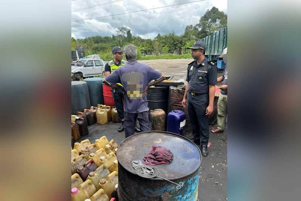 Serbuan KPDN Perak menemukan sebanyak 286 liter cecair yang disyaki minyak diesel dalam Op Tiris 2025 di sebuah bengkel di Talang di sini pada Khamis.