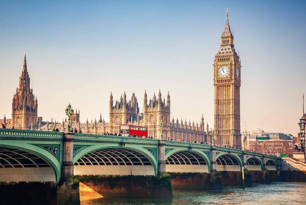 MASA yang panjang pada waktu siang pada musim panas di United Kingdom digunakan untuk membaca al-Quran dan menikmati keindahan di sekitarnya.