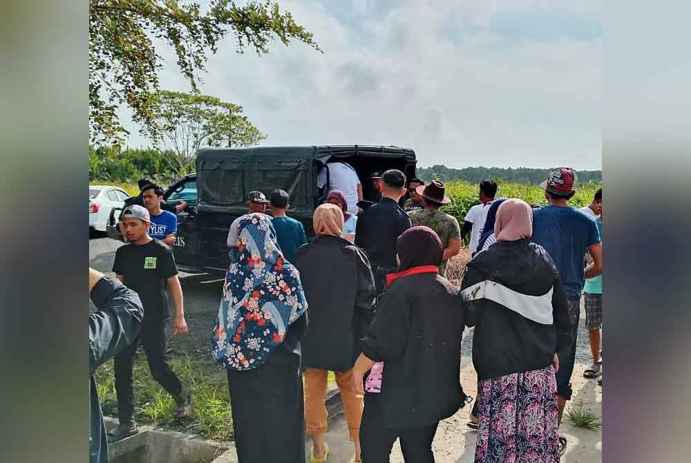 Mayat lelaki tersebut diserahkan kepada pihak polis.