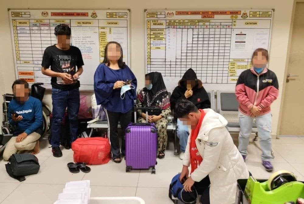 Beberapa warga asing ditahan AKPS ketika cuba bolos melalui KLIA Terminal 2, Sepang.
