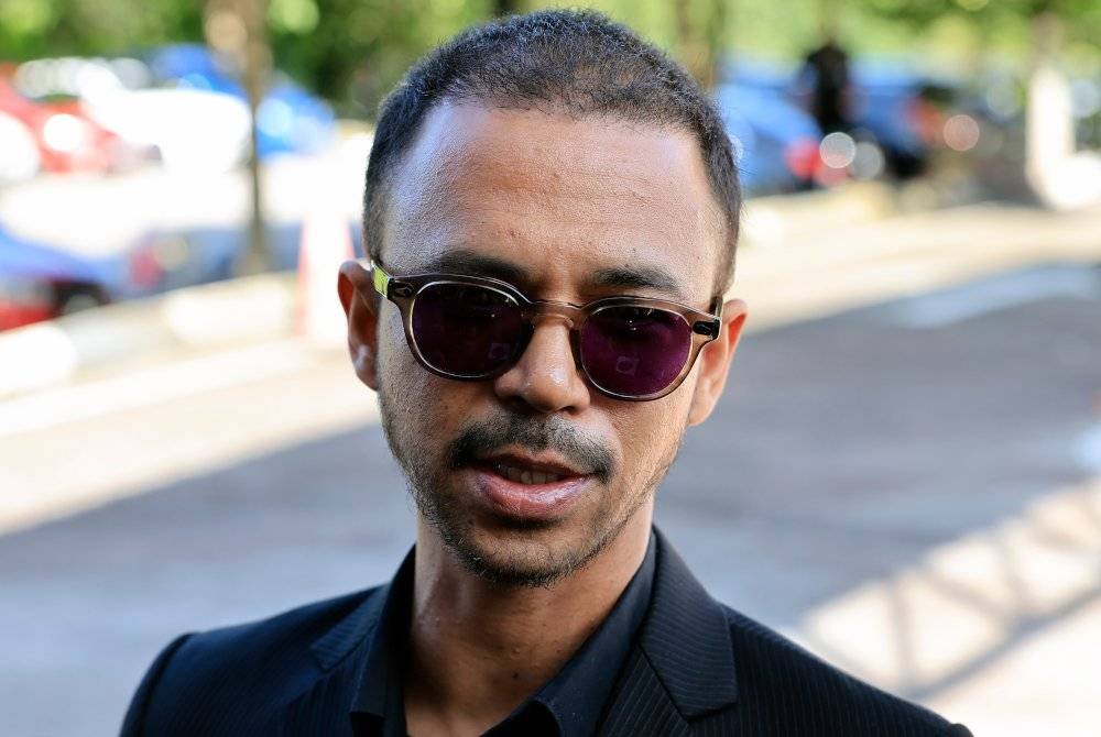 Mahkamah Majistret di sini hari ini menetapkan 7 April untuk sebutan semula kes pelakon dan pelawak, Along Cham yang didakwa atas pertuduhan memiliki 1.49 gram (g) kanabis dan memasukkan dadah ke badan. Foto Bernama