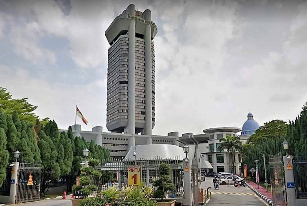 Penjawat awam Selangor dibenarkan pulang 30 minit lebih awal sepanjang Ramadan iaitu bermula jam 4 hingga 5.30 petang bergantung kepada tempoh waktu bekerja sembilan jam sehari.