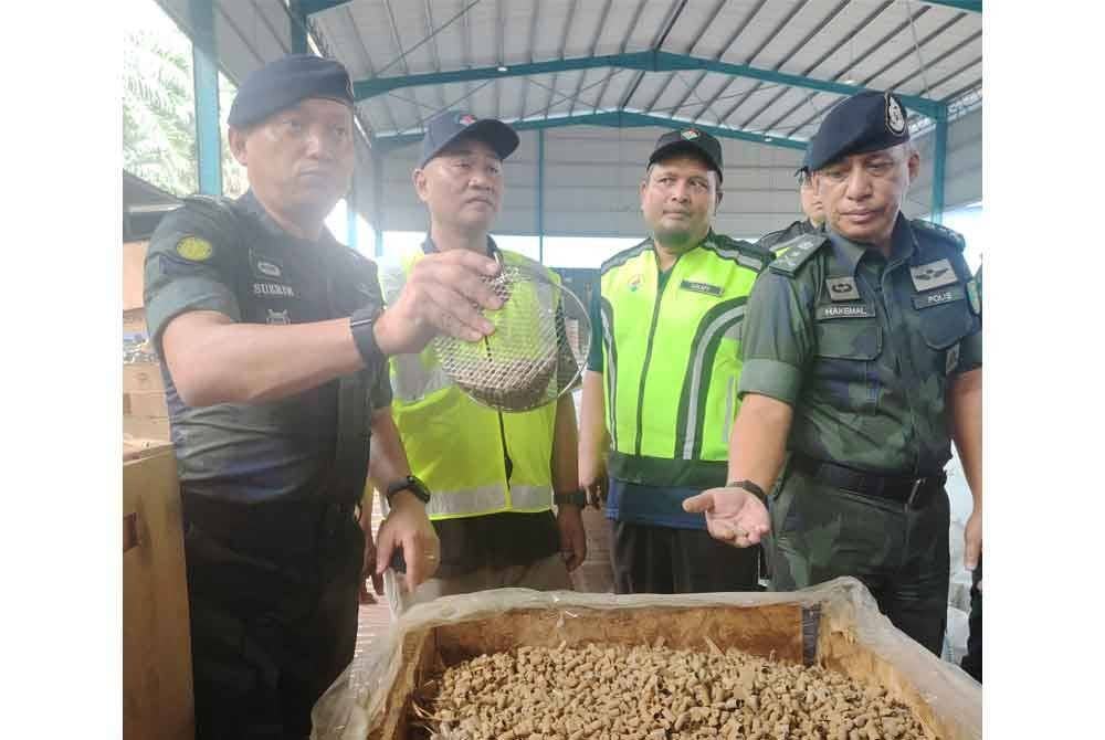 Timbunan peluru dan kelongsong yang ditemui di sebuah kilang e-waste di Telok Panglima Garang, Kuala Langat, 15 Februari lalu.