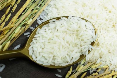 Beras campur menimbulkan kegusaran rakyat. Gambar hiasan