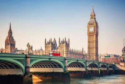 MASA yang panjang pada waktu siang pada musim panas di United Kingdom digunakan untuk membaca al-Quran dan menikmati keindahan di sekitarnya.