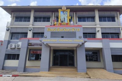 Sepanjang Ramadan Penjara Wilayah Narathiwat akan menganjurkan solat sunat Tarawih 20 rakaat yang diimamkan oleh orang luar khas untuk banduan beragama Islam. 