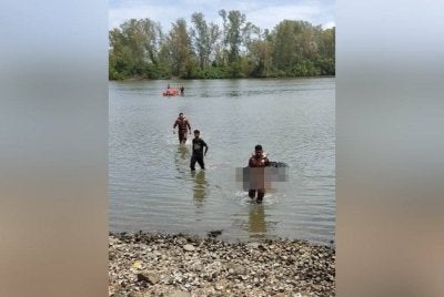 Seorang kanak-kanak lelaki berusia 12 tahun ditemukan lemas selepas dipercayai mandi di Sungai Tok Bali pada Jumaat.