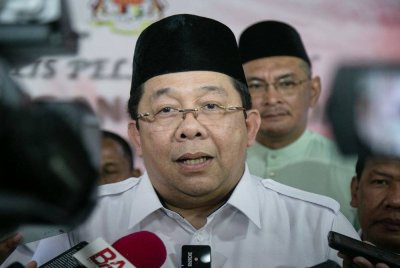 Sirajuddin bercakap pada sidang media sempena Majlis Pelancaran Kampung Angkat MADANI di Sekolah Kebangsaan Menora, Kampung Menora, pada Jumaat. Foto Bernama