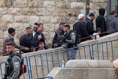 Zionis akan mengetatkan pemeriksaan di pintu masuk al-Aqsa.