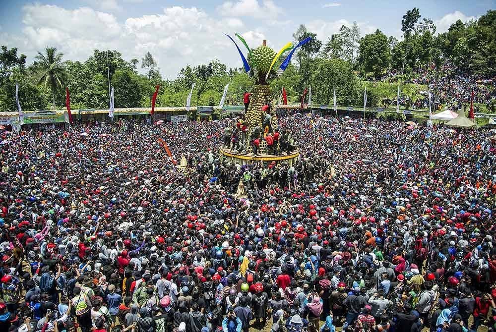 Suasana festival berkenaan yang diadakan pada 11 Februari 2018 lalu menarik ribuan pengunjung.