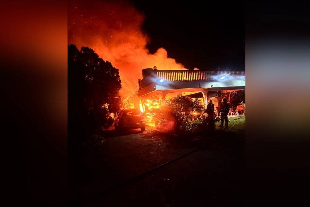 Banglo berkenaan terbakar lebih kurang 90 peratus.