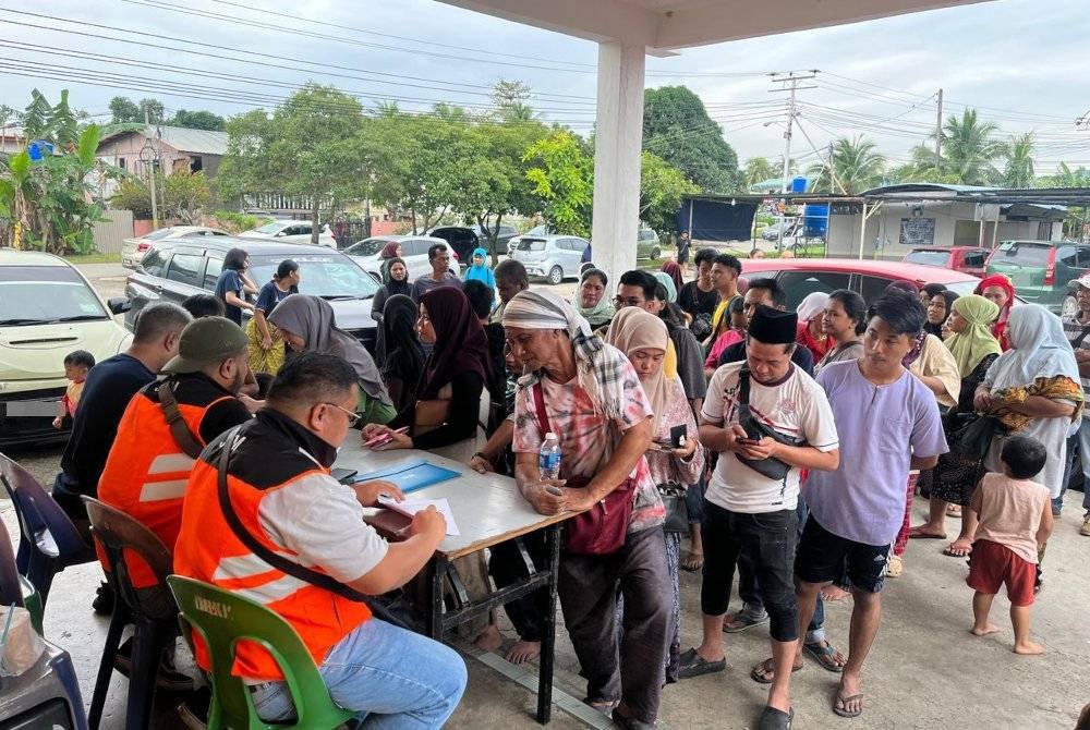 Seramai 669 orang terdiri daripada 139 keluarga terjejas apabila rumah didiami mereka terbakar.
