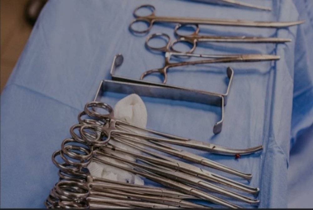 Pembedahan cantum tangan dilakukan 10 jam. Gambar hiasan