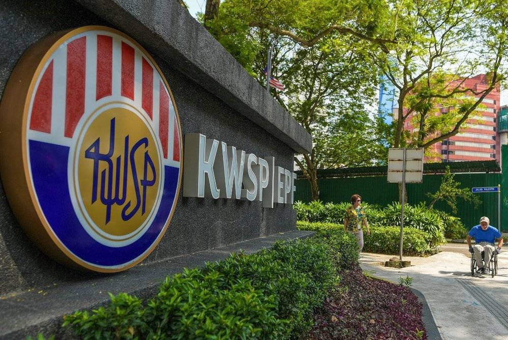 Lembaga Kumpulan Wang Simpanan Pekerja (KWSP) hari ini mengumumkan kadar dividen 6.30 peratus bagi Simpanan Konvensional dengan jumlah agihan RM63.05 bilion dan 6.30 peratus bagi Simpanan Shariah dengan jumlah agihan RM10.19 bilion. Foto fail Bernama