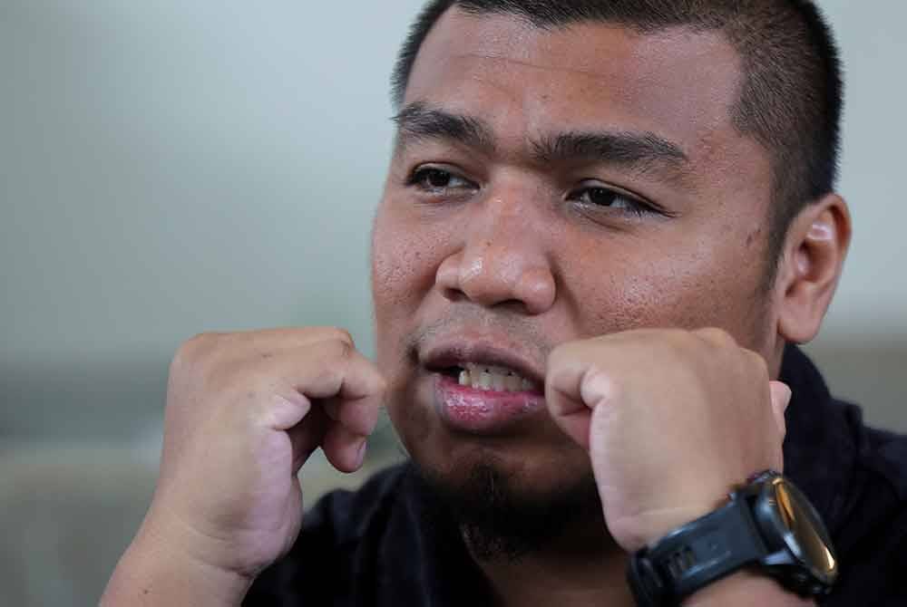 Petinju profesional negara, Muhamad Farkhan Mohd Haron, bercakap kepada pemberita selepas menjuarai Kejohanan Antarabangsa Tinju Johor (JIBC) 2025 pada 16 Februari lalu. Foto Bernama