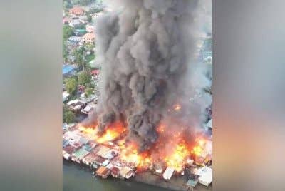 Seramai 669 penduduk tinggal sehelai sepinggang selepas rumah yang mereka didiami musnah terbakar dalam kejadian di Kampung Cempaka di Likas pada awal pagi Sabtu.