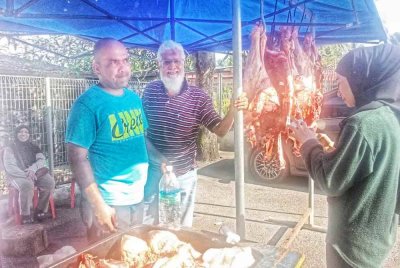 Daging dan tulang lembu dijual pada harga RM25 sekilogram sempena Program Jualan Rahmah Madani DUN Ampangan pada Sabtu.