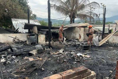 Dua individu maut dalam kejadiankebakaran rumah di Kampung Limbanak pada Sabtu.