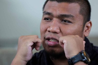 Petinju profesional negara, Muhamad Farkhan Mohd Haron, bercakap kepada pemberita selepas menjuarai Kejohanan Antarabangsa Tinju Johor (JIBC) 2025 pada 16 Februari lalu. Foto Bernama