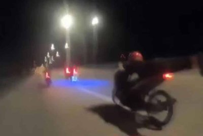 Video durasi 28 saat tular di media sosial sejak Jumaat memaparkan sekumpulan penunggang motosikal menunggang secara melulu sebelum berlaku kemalangan.