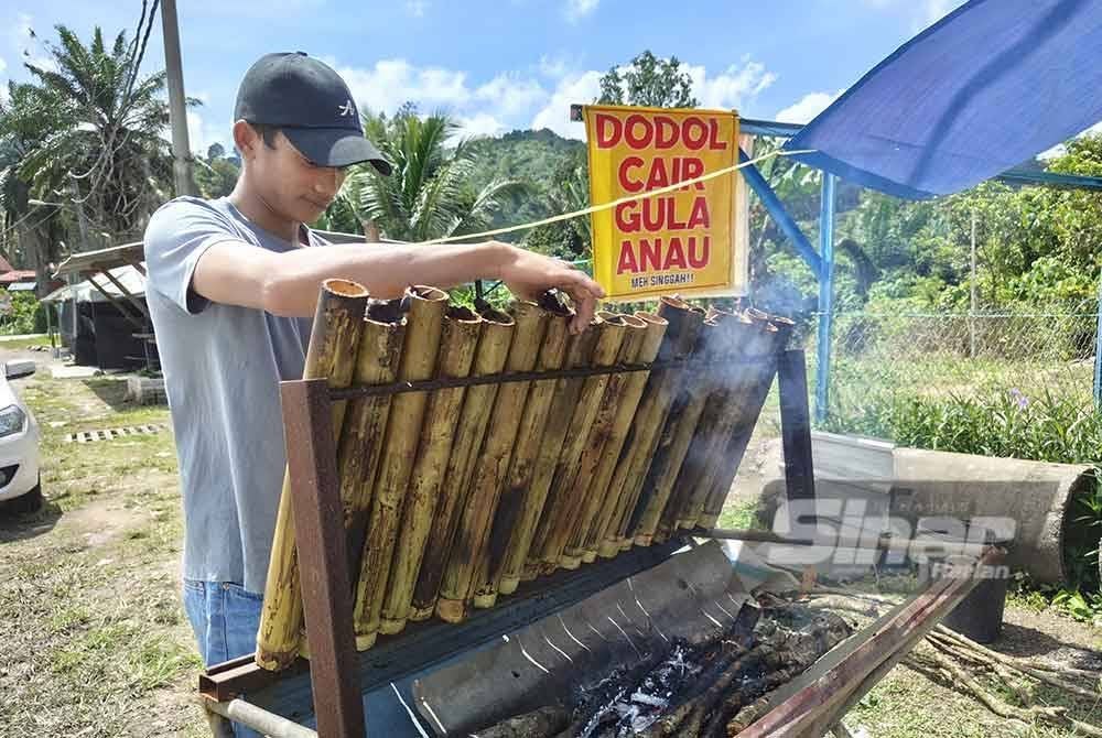 Zaiful mengekalkan lemang warisan keluarga denga harga RM15 pada tahun ini.