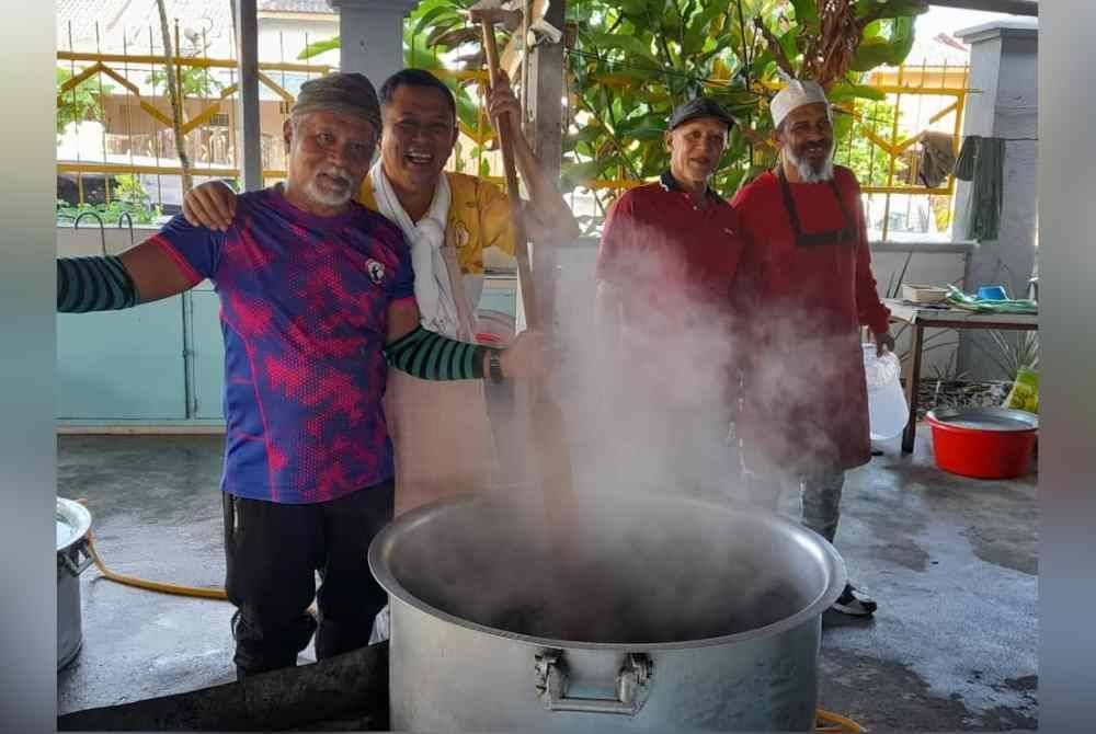 Golongan muda diharap dapat melibatkan diri dalam kerja-kerja memasak bubur lambuk ini.