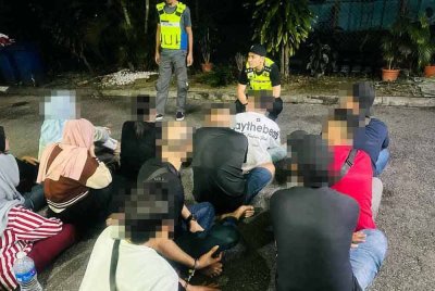 Operasi kira-kira jam 12.30 tengah malam itu dijalankan menerusi serbuan khas Op Pintas SOM yang digerakkan Bahagian D3 (Antipemerdagangan Orang dan Penyeludupan Migran), Jabatan Siasatan Jenayah (JSJ) Bukit Aman.