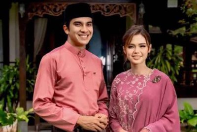 Ahli Parlimen Muar, Syed Saddiq Syed Abdul Rahman bersama pelakon dan penyanyi, Bella Astilah sekali lagi mencuri perhatian ramai selepas ibu kepada ahli Parlimen itu memberi reaksi positif terhadap keakraban mereka.