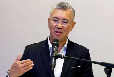 Tengku Zafrul menyampaikan ucapan perasmian R&D Center Betamek Berhad di Rawang.