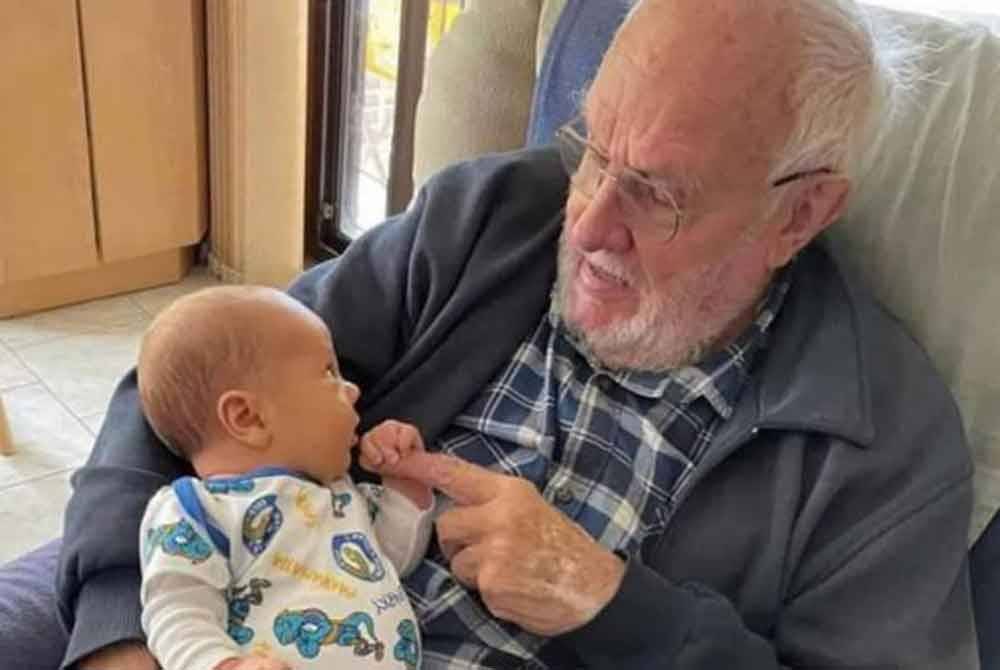 James Harrison, penderma darah Australia yang telah menderma plasmanya lebih daripada 1,100 kali sepanjang hayatnya, meninggal dunia di sebuah rumah penjagaan di New South Wales, Australia pada 17 Februari lalu. - Gambar Australian Red Cross Lifebloo