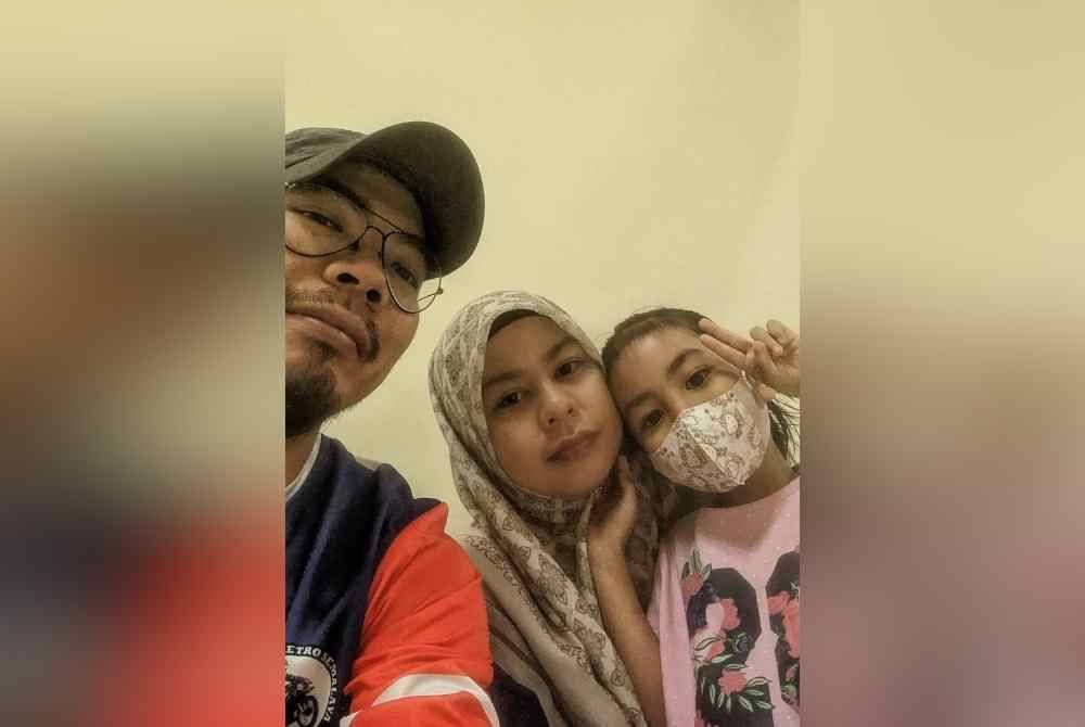 Azroyhatta dan isteri bersama Nur Sumayyah sebelum menjalani proses kemoterapi.