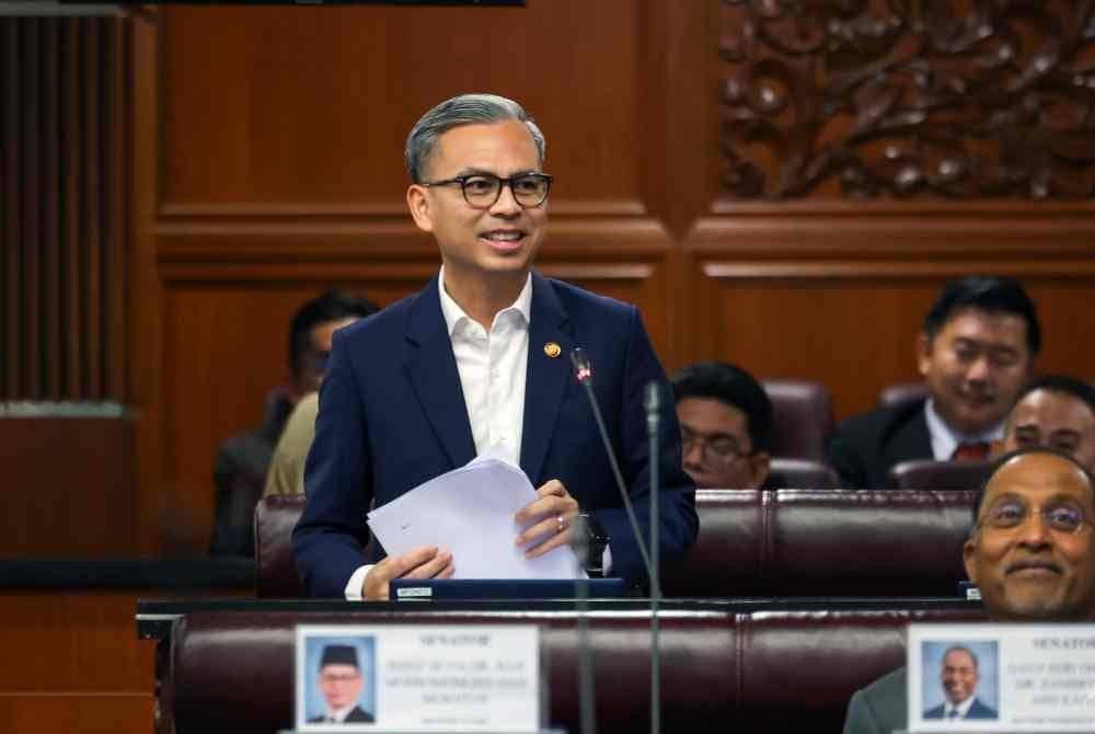 Fahmi pada sesi jawab lisan ketika Mesyuarat Pertama Penggal Keempat Parlimen ke-15 di Dewan Negara pada Selasa. Foto Bernama