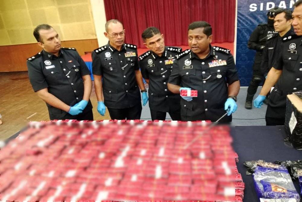 Antara dadah jenis eramin 5 yang dirampas operasi di Lapangan Terbang Antarabangsa Kuala Lumpur (KLIA), Sabtu lalu.