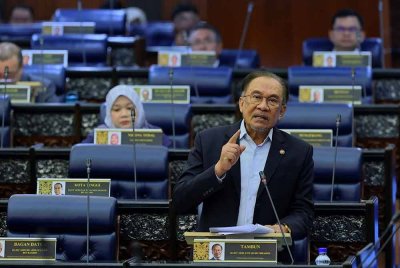 Anwar pada persidangan Dewan Rakyat. Foto Bernama