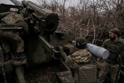 Donald Trump menggantung sementara bantuan ketenteraan kepada Ukraine.