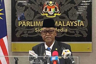 Mohd Suhaimi bercakap kepada pemberita dalam sidang akhbar di Parlimen pada Selasa.