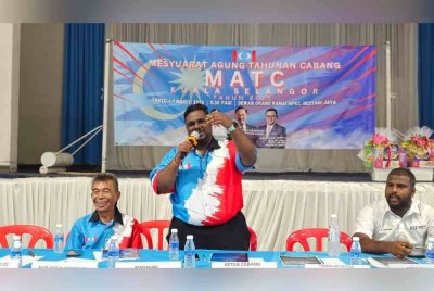 Thiban ketika berucap dalam Mesyuarat Agung Tahunan Cabang PKR Kuala Selangor pada 1 Mac lalu. Foto Facebook Thiban Subbramaniam