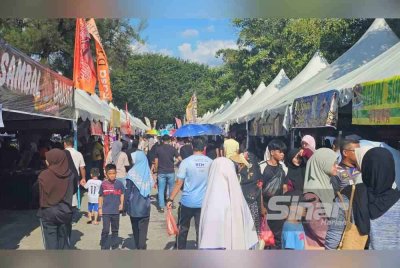 DBKL telah membuat laporan polis terhadap pihak yang dikesan mengambil kesempatan memanipulasikan lesen-lesen Bazar Ramadan bagi tahun ini. - Gambar hiasan