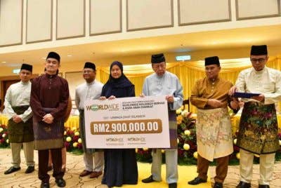 Worldwide Holdings menunaikan zakat perniagaan berjumlah RM2.9 juta kepada Lembaga Zakat Selangor (LZS) bagi tahun 2025 haul 2024.