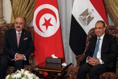 Menteri Luar Mesir, Badr Abdelatty (kanan) bertemu rakan sejawat dari Tunisia, Othman Jerandi di Cairo pada Isnin menjelang Sidang Kemuncak Arab Tergempar berhubung isu Gaza. Foto AFP