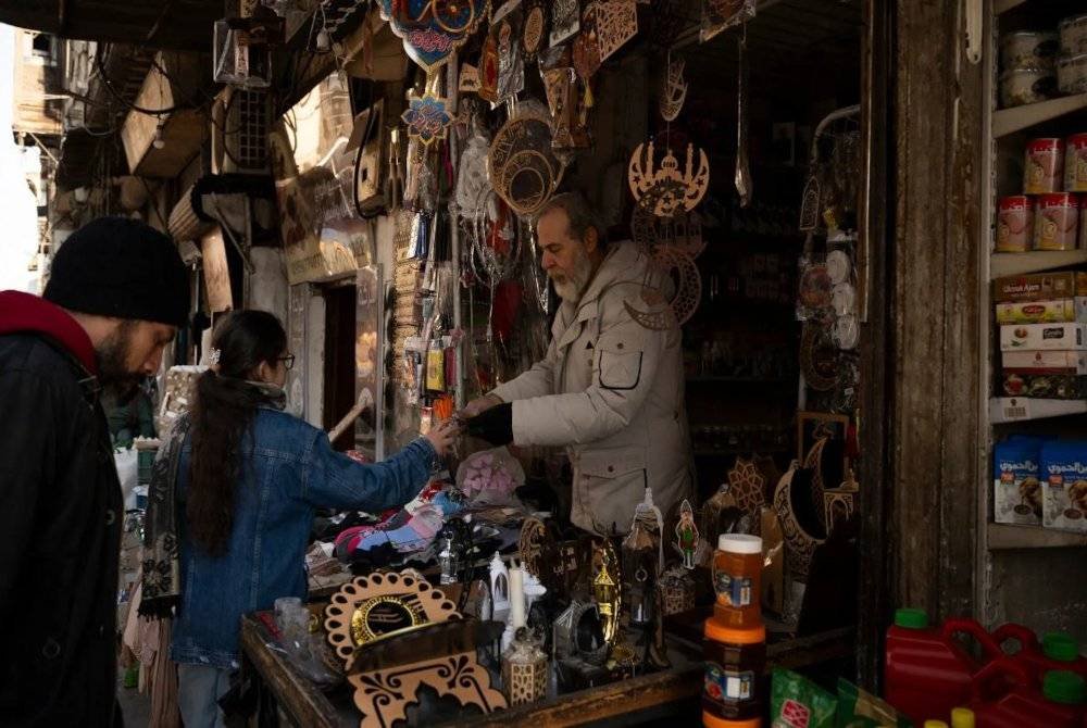 Kedai menjual perhiasan sempena Ramadan kurang mendapat sambutan pada tahun ini.