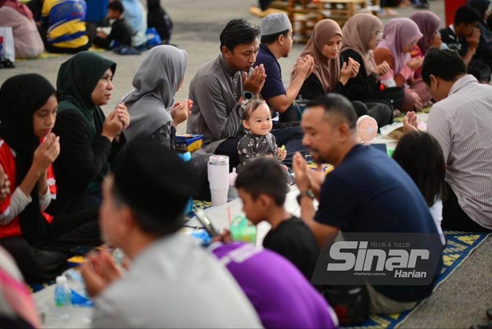 Antara orang ramai yang menyertai Iftar Ala Madinah @Karangkraf.