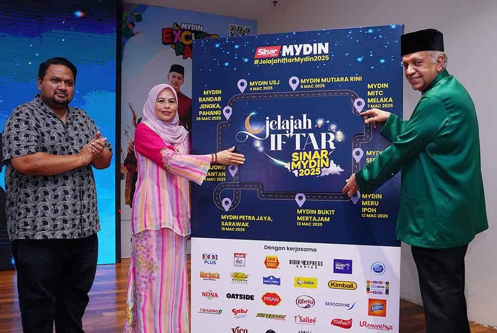 Timbalan Menteri Pembangunan Wanita, Keluarga dan Masyarakat, Datuk Seri Dr Noraini Ahmad (tengah) hadir sama merasmikan majlis.