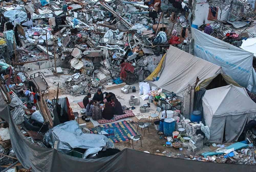 Penduduk Gaza hidup dalam keadaan serba daif dan hanya berlindung di bawah khemah sementara akibat perang genosid dilancarkan Israel yang membinasakan struktur di wilayah itu.
