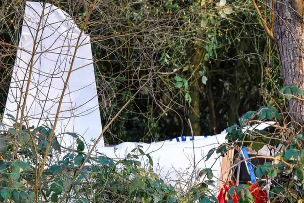 Seorang juruterbang maut selepas pesawat kendaliannya terhempas di bandar Plettenberg, Jerman.