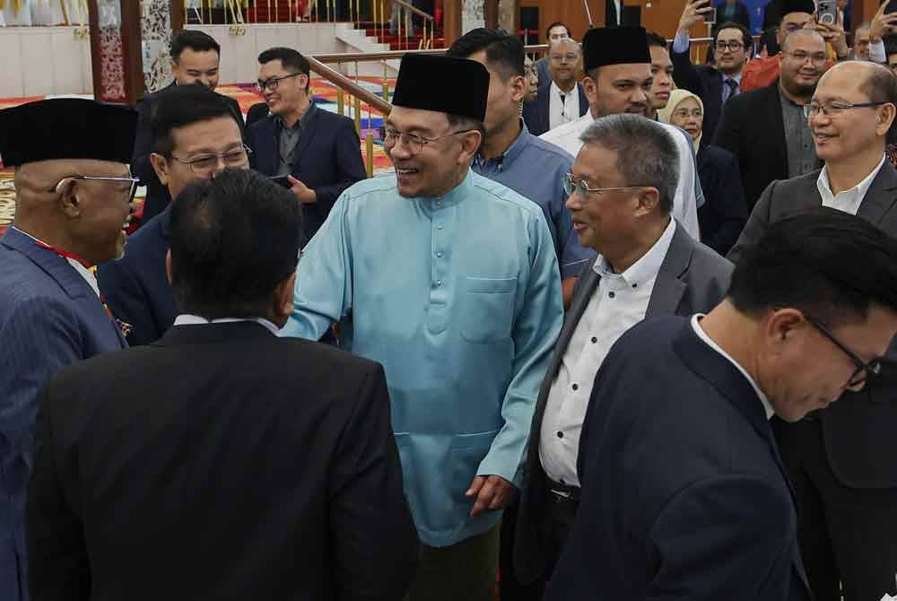 Anwar menghadiri Majlis Ramah Mesra di Dewan Bankuet, Bangunan Parlimen pada Rabu. Foto Bernama
