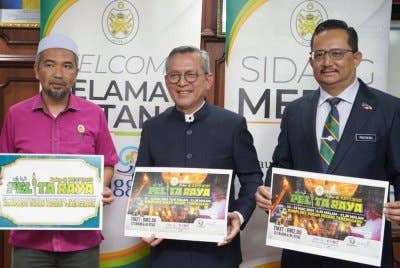 Razali (tengah) bersama Timbalan Exco, Sulaiman Sulong dan Pengarah Tourism Terengganu, Ahmad Ridzwan Abd Rahman ketika sidang akhbar program PeliTer @ KSNT 2025 di Wisma Darul Iman pada Rabu.